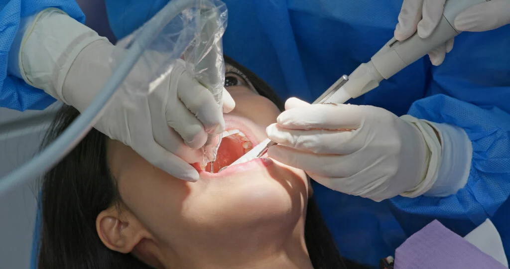 Perlu Cabut Gigi Ketika Mengandung? Inilah Nasihat Doktor Gigi 2 woman undergo dental scaling treatment 2023 11 27 05 34 51 utc