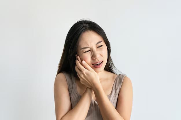 asian woman feeling tooth pain closeup sad girl suffering from tooth pain beautiful female feeling painful toothache white background dental health care teeth problem copy space 164138 1527