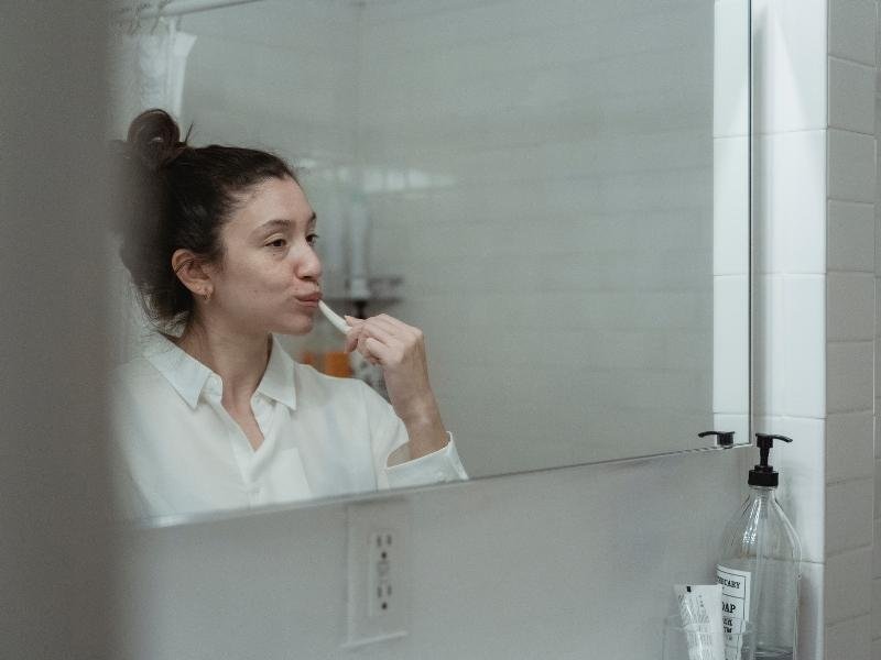 Can I Quickly Remove Braces Pain With Home Remedies? 7 Good oral hygiene reduces inflammation and pain with braces on.