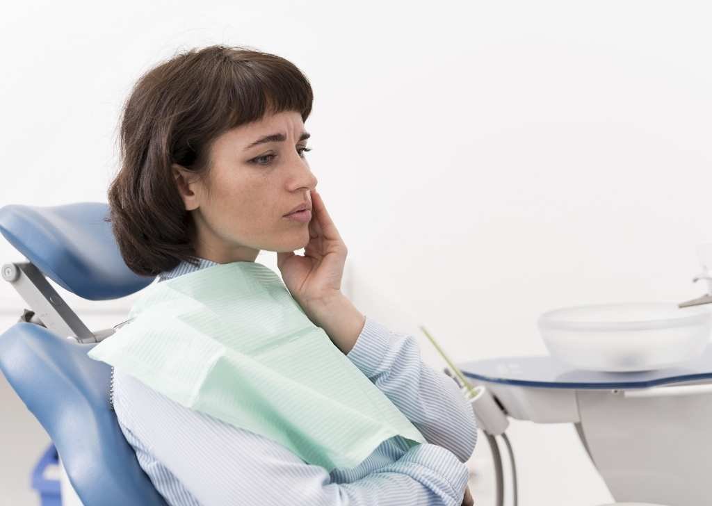 There’s no one-size-fits-all answer when it comes to removing wisdom teeth before or after braces. Find out what are causes that influence the timing of wisdom tooth removal.