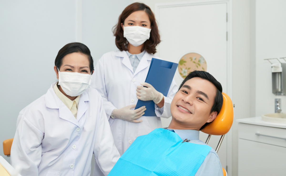 Cara Jaga Gigi Palsu Supaya Tahan Lama & Sentiasa Bersih 7 Temu janji dengan doktor gigi